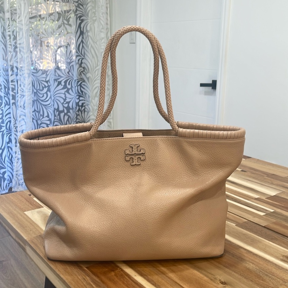 Tory Burch leather tote in very good condition